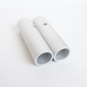 Tubo de conexión de aluminio con orificio pasante